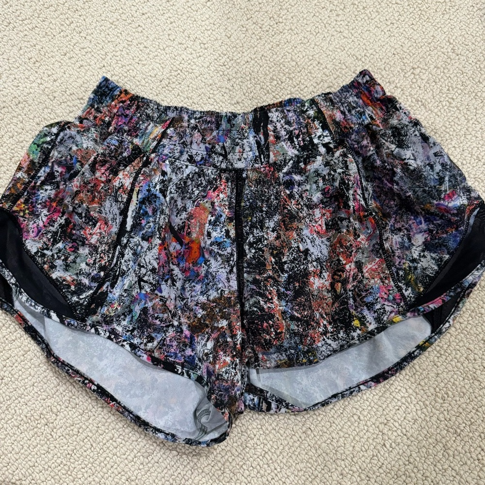 Lululemon Hotty Hot shorts size 6 and gently worn